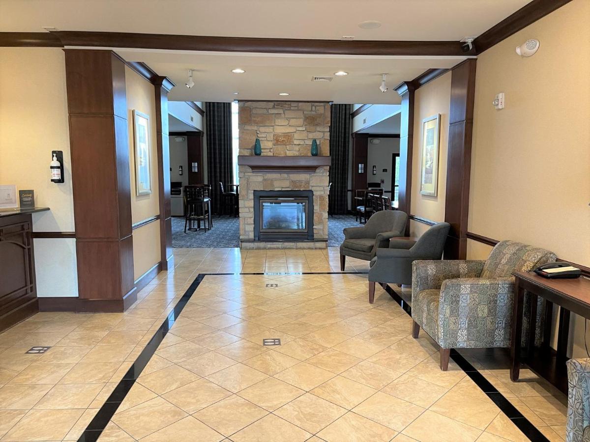 Staybridge Suites Milwaukee West-Oconomowoc By Ihg Ngoại thất bức ảnh