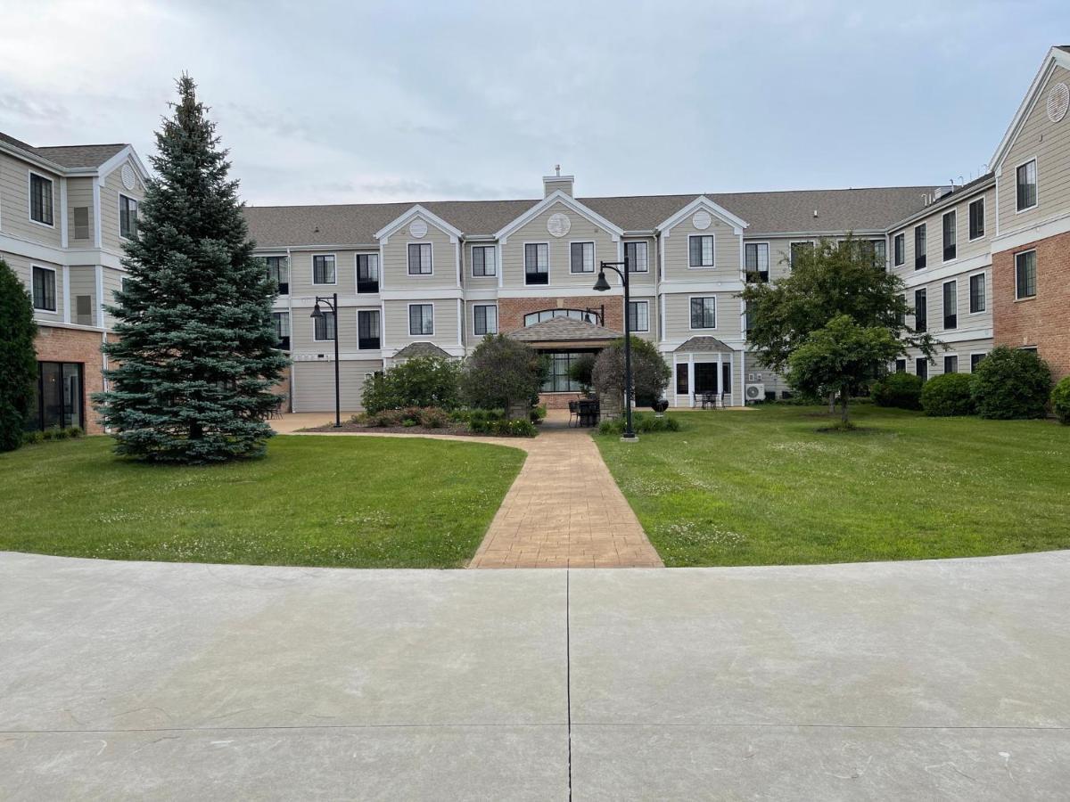 Staybridge Suites Milwaukee West-Oconomowoc By Ihg Ngoại thất bức ảnh