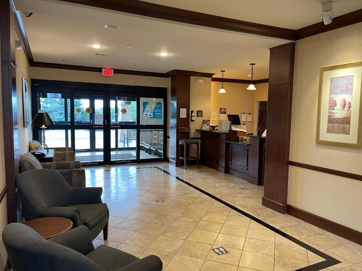 Staybridge Suites Milwaukee West-Oconomowoc By Ihg Ngoại thất bức ảnh