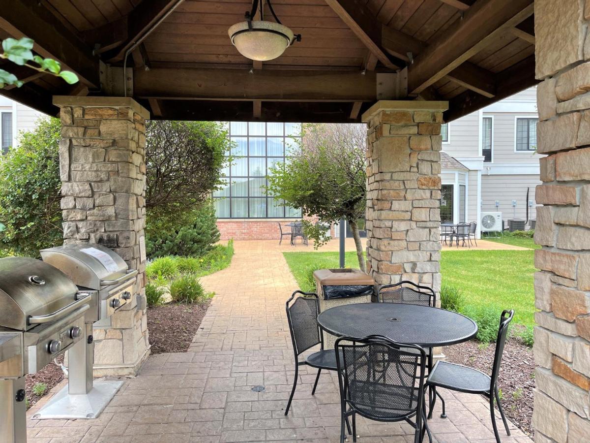 Staybridge Suites Milwaukee West-Oconomowoc By Ihg Ngoại thất bức ảnh