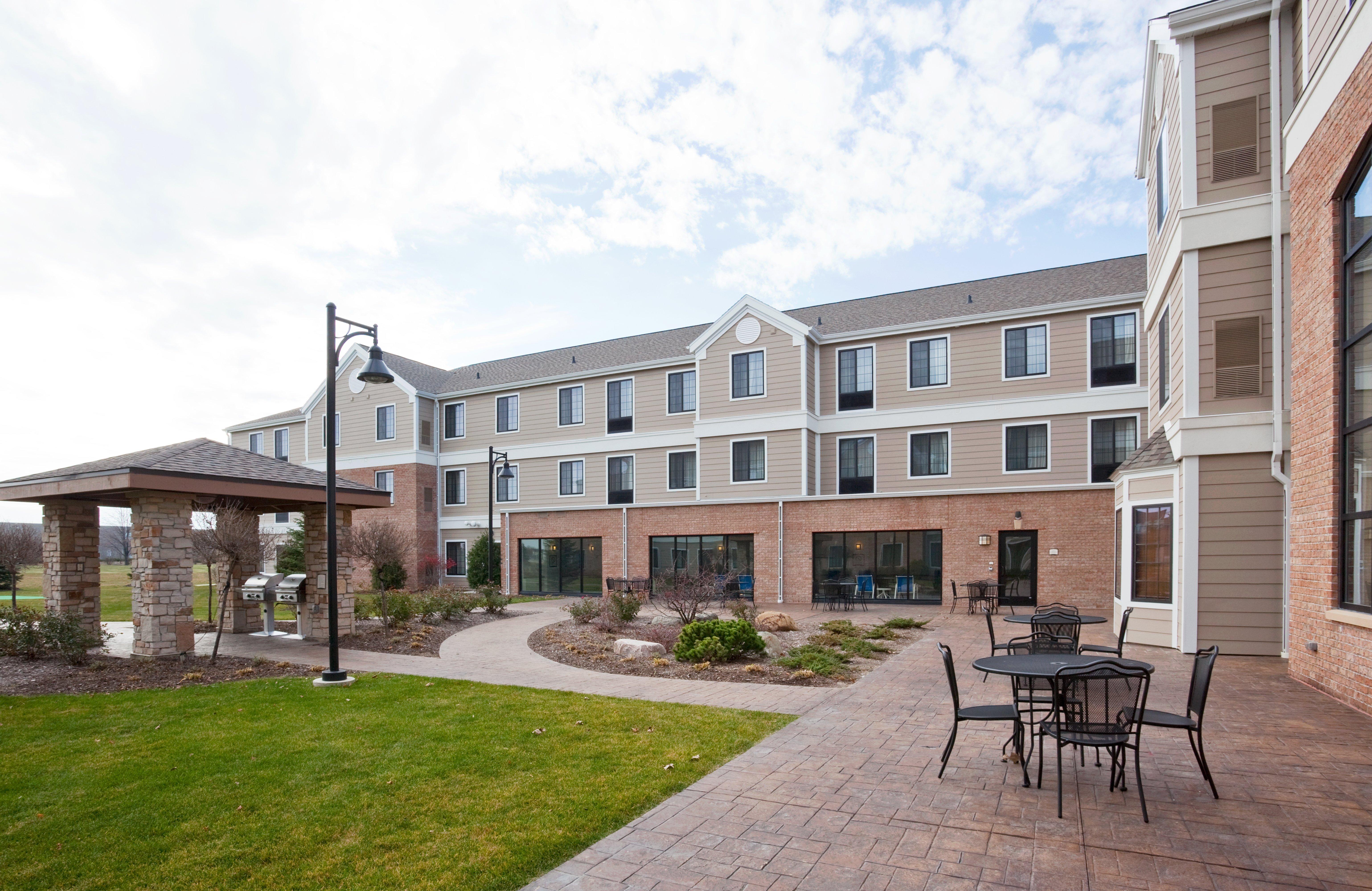 Staybridge Suites Milwaukee West-Oconomowoc By Ihg Ngoại thất bức ảnh