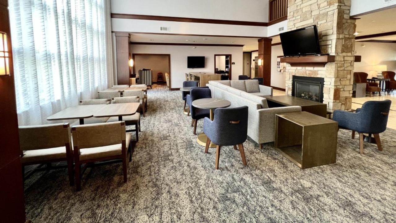 Staybridge Suites Milwaukee West-Oconomowoc By Ihg Ngoại thất bức ảnh