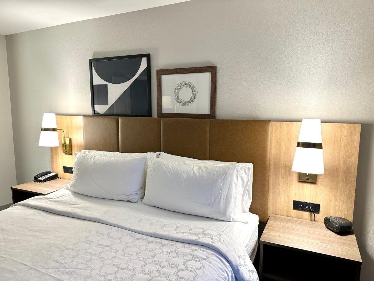Staybridge Suites Milwaukee West-Oconomowoc By Ihg Ngoại thất bức ảnh