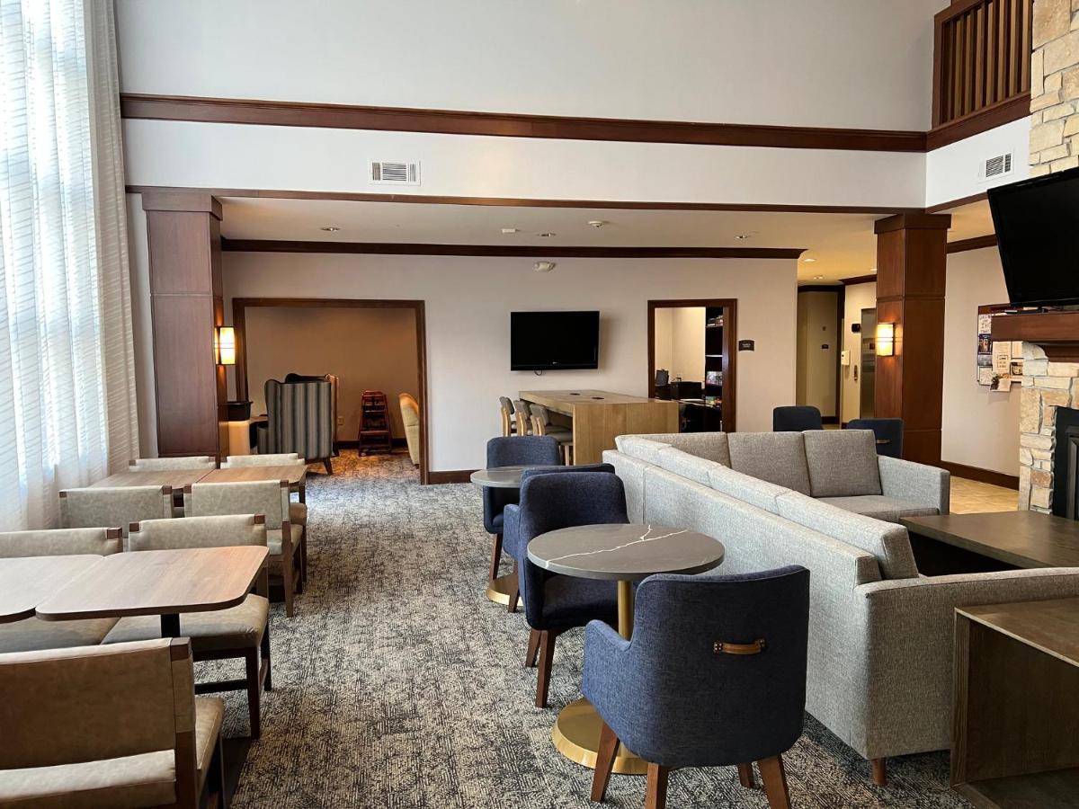 Staybridge Suites Milwaukee West-Oconomowoc By Ihg Ngoại thất bức ảnh