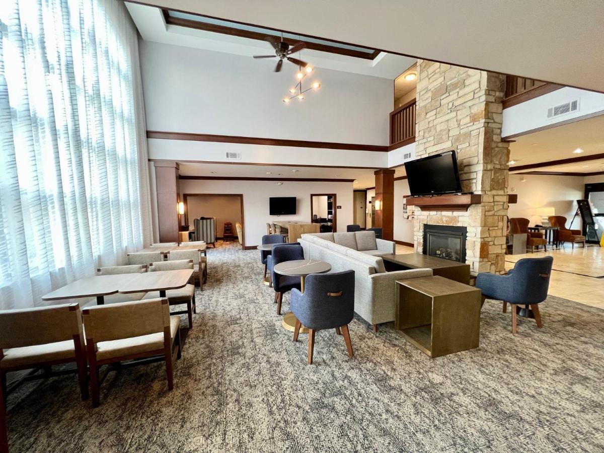 Staybridge Suites Milwaukee West-Oconomowoc By Ihg Ngoại thất bức ảnh