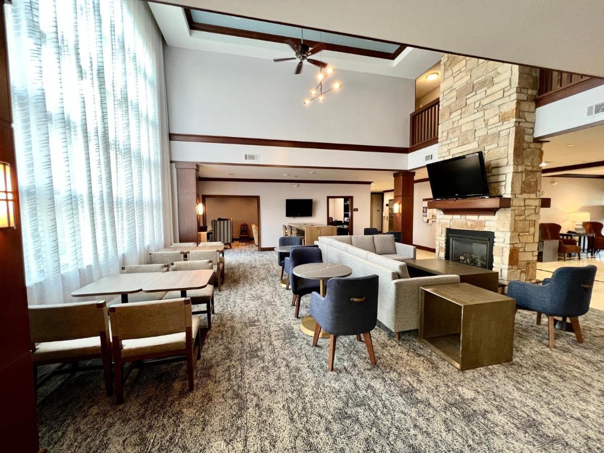 Staybridge Suites Milwaukee West-Oconomowoc By Ihg Ngoại thất bức ảnh