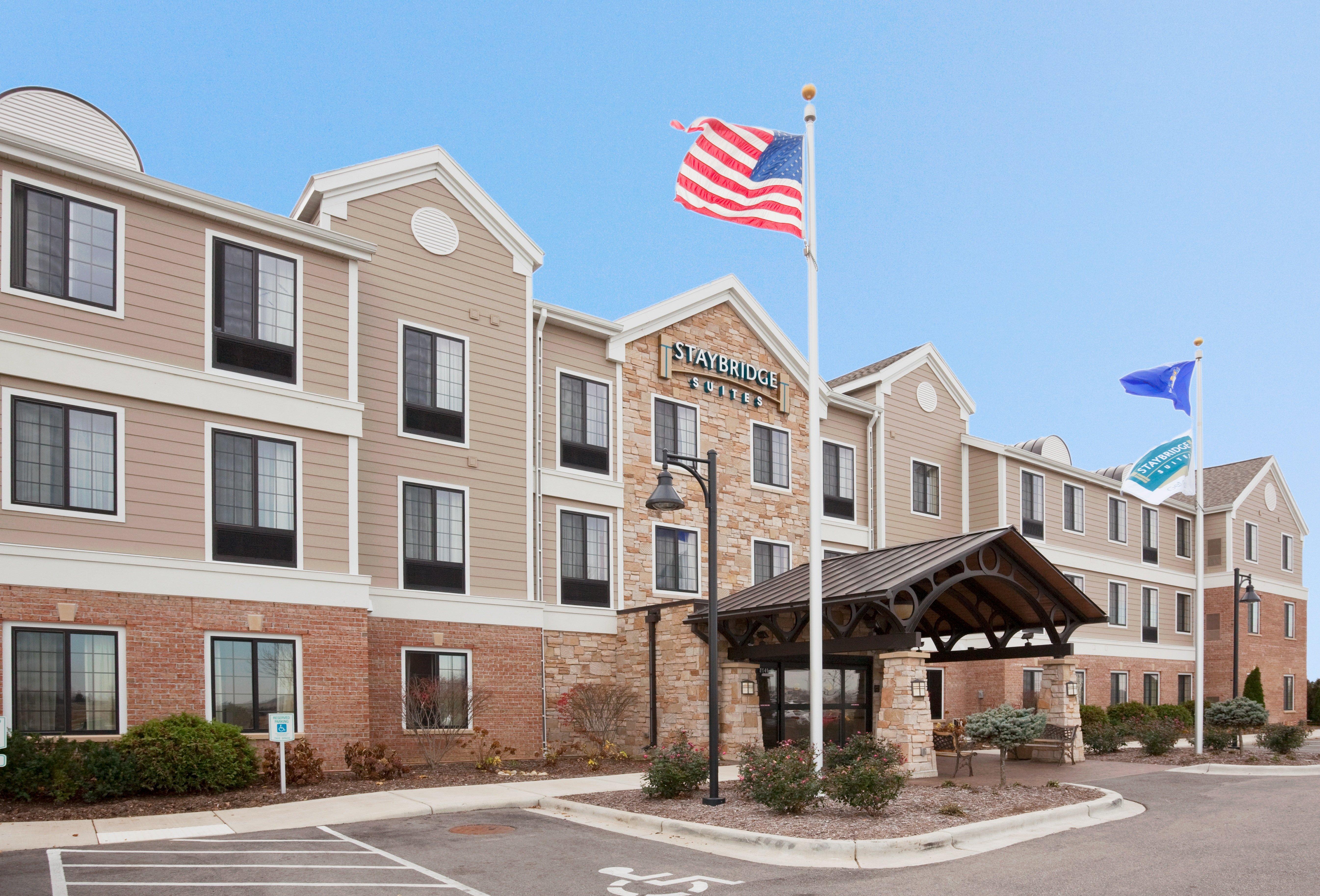 Staybridge Suites Milwaukee West-Oconomowoc By Ihg Ngoại thất bức ảnh