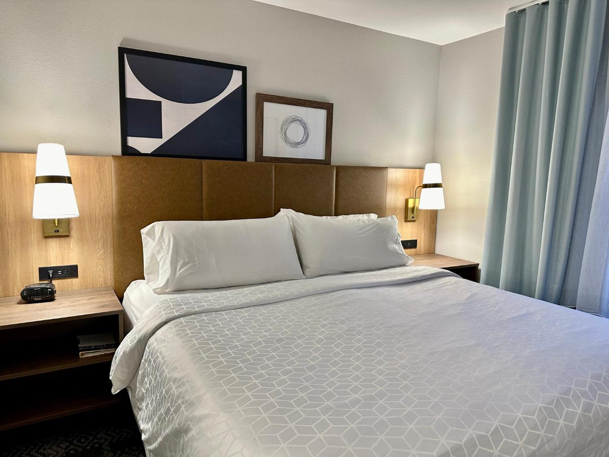 Staybridge Suites Milwaukee West-Oconomowoc By Ihg Ngoại thất bức ảnh