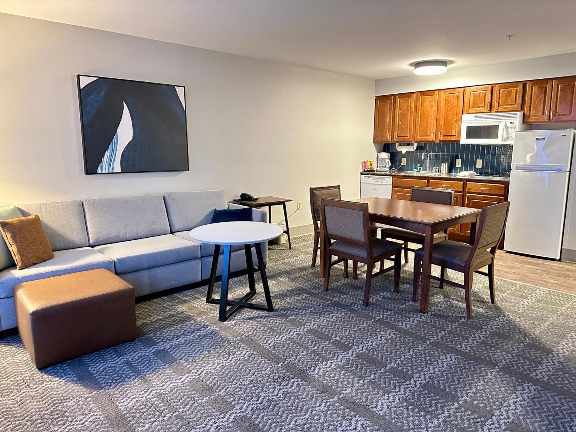 Staybridge Suites Milwaukee West-Oconomowoc By Ihg Ngoại thất bức ảnh