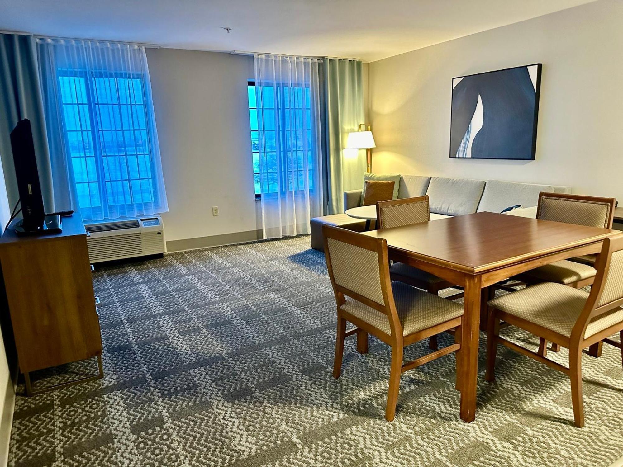 Staybridge Suites Milwaukee West-Oconomowoc By Ihg Ngoại thất bức ảnh