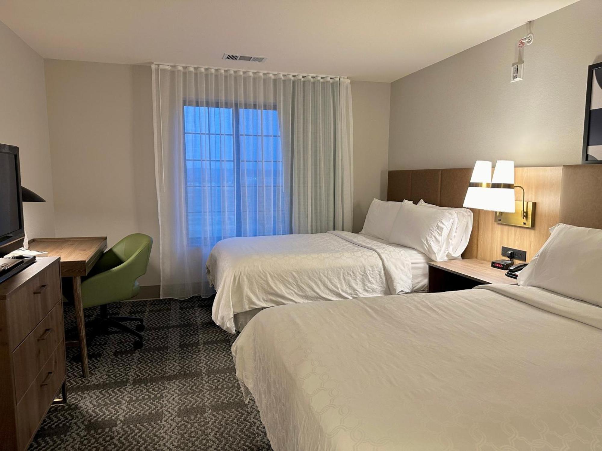 Staybridge Suites Milwaukee West-Oconomowoc By Ihg Ngoại thất bức ảnh