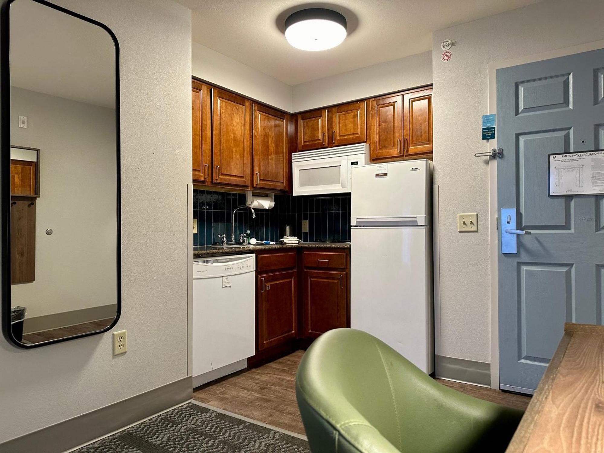 Staybridge Suites Milwaukee West-Oconomowoc By Ihg Ngoại thất bức ảnh