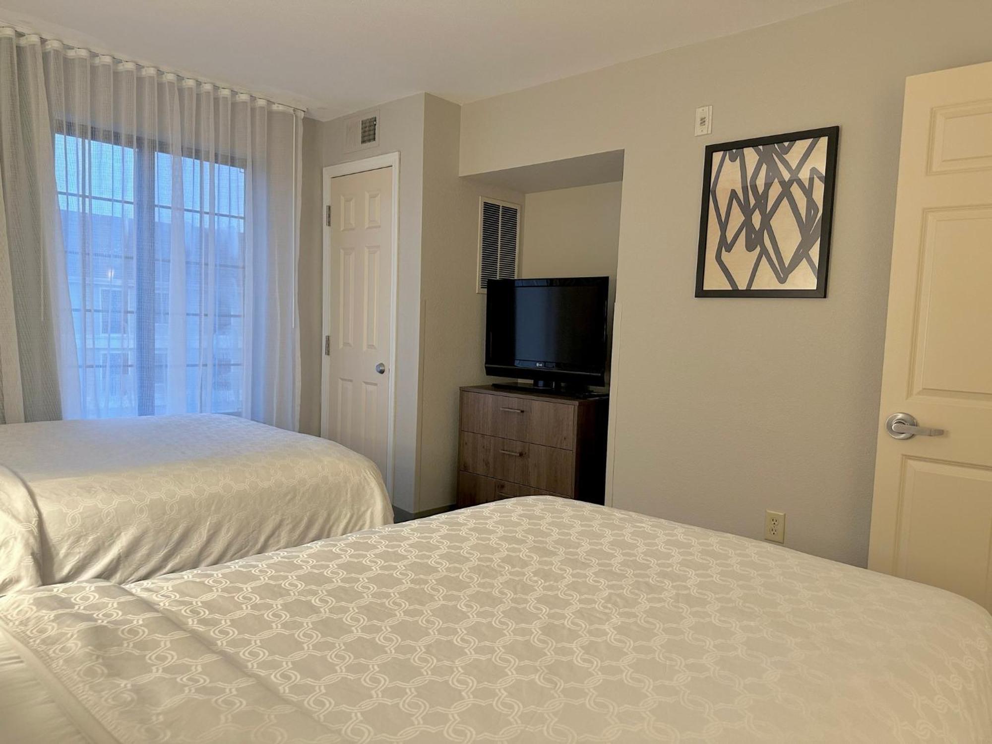 Staybridge Suites Milwaukee West-Oconomowoc By Ihg Ngoại thất bức ảnh