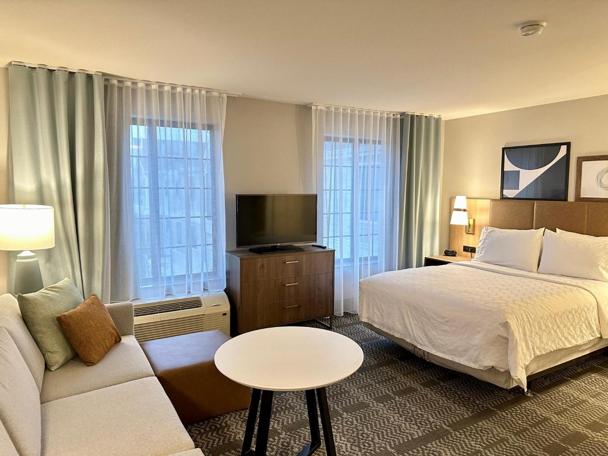 Staybridge Suites Milwaukee West-Oconomowoc By Ihg Ngoại thất bức ảnh