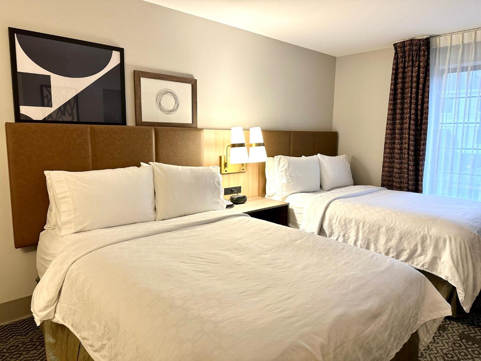 Staybridge Suites Milwaukee West-Oconomowoc By Ihg Ngoại thất bức ảnh