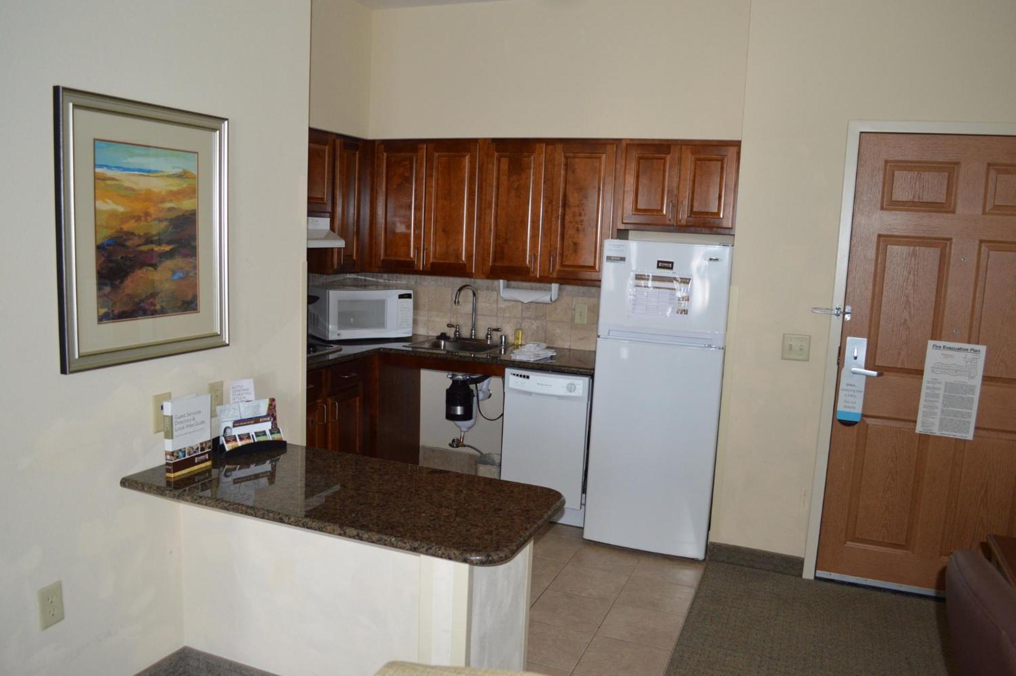 Staybridge Suites Milwaukee West-Oconomowoc By Ihg Ngoại thất bức ảnh