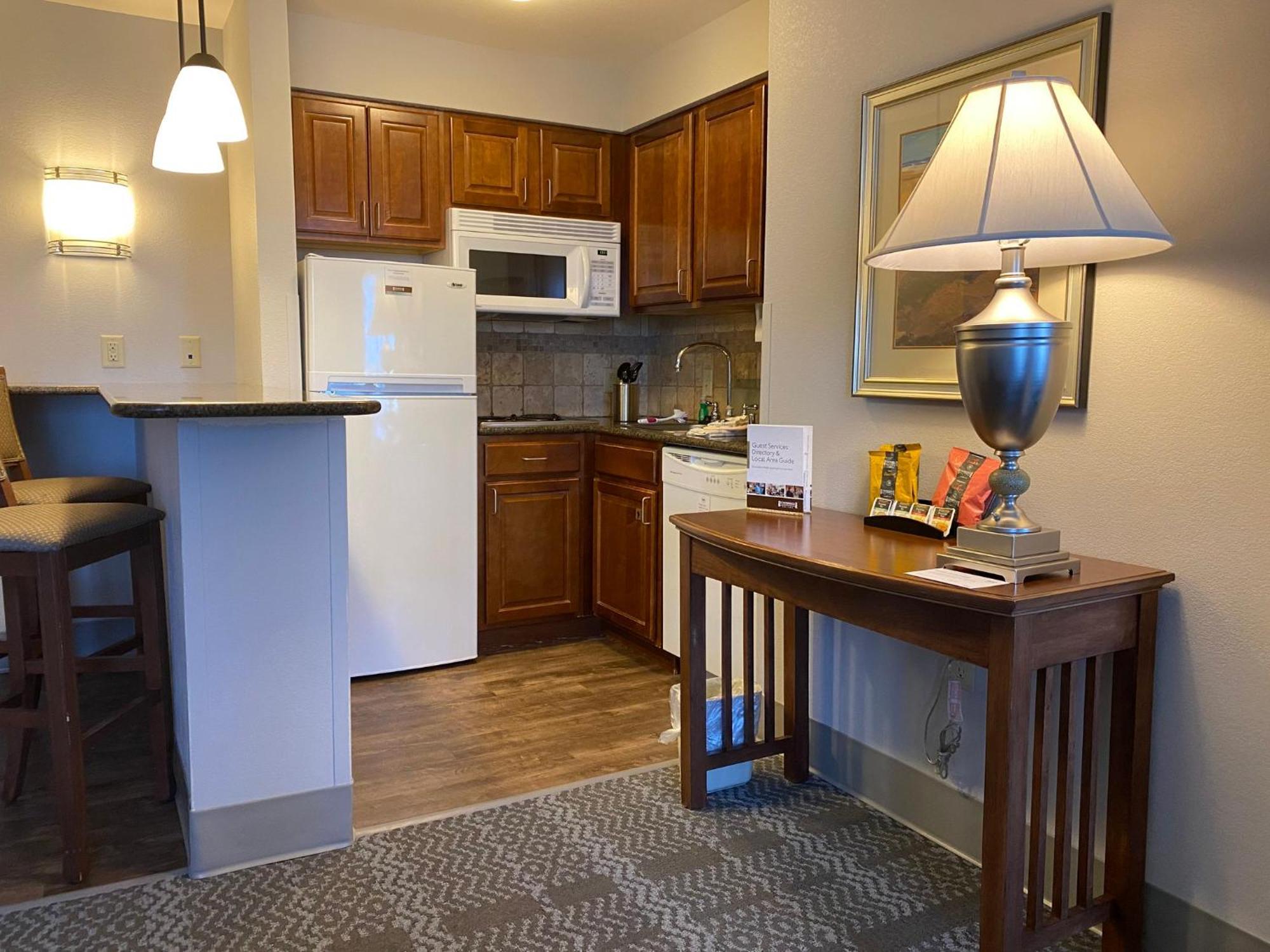 Staybridge Suites Milwaukee West-Oconomowoc By Ihg Ngoại thất bức ảnh