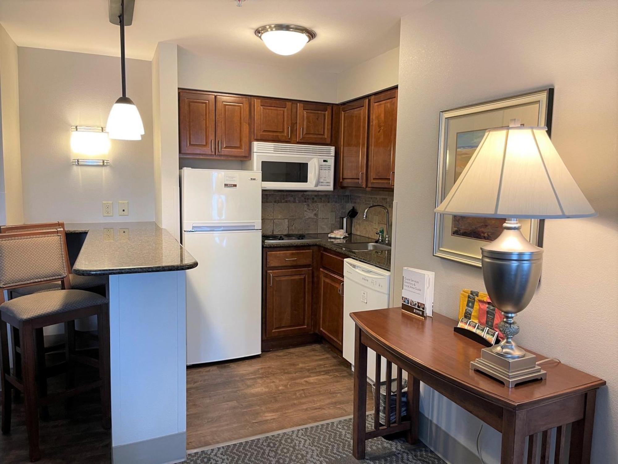 Staybridge Suites Milwaukee West-Oconomowoc By Ihg Ngoại thất bức ảnh