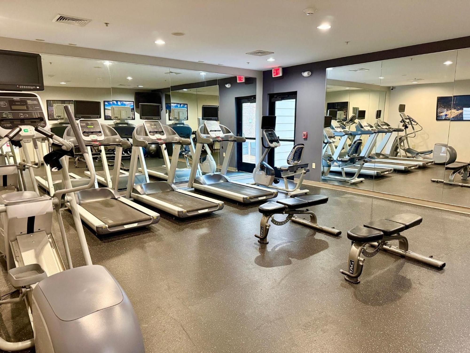 Staybridge Suites Milwaukee West-Oconomowoc By Ihg Ngoại thất bức ảnh
