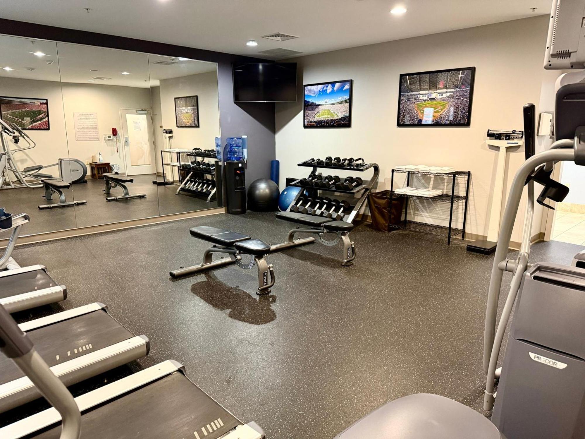 Staybridge Suites Milwaukee West-Oconomowoc By Ihg Ngoại thất bức ảnh